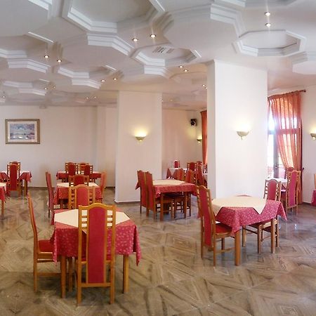 Regina Hotel Vasilatika  ภายนอก รูปภาพ