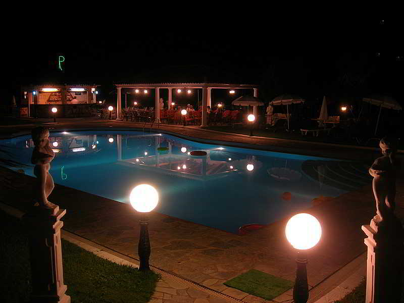 Regina Hotel Vasilatika  ภายนอก รูปภาพ