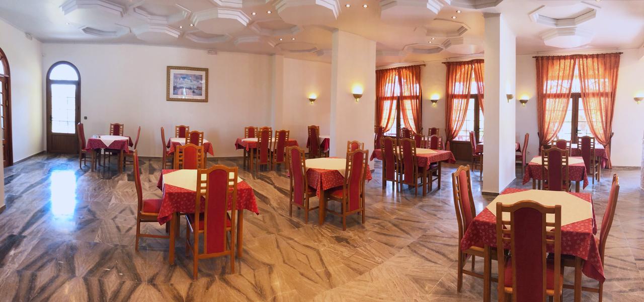 Regina Hotel Vasilatika  ภายนอก รูปภาพ