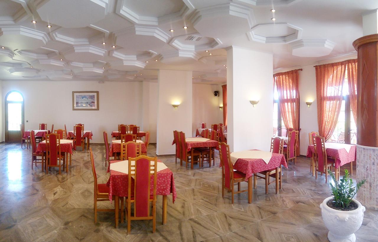 Regina Hotel Vasilatika  ภายนอก รูปภาพ