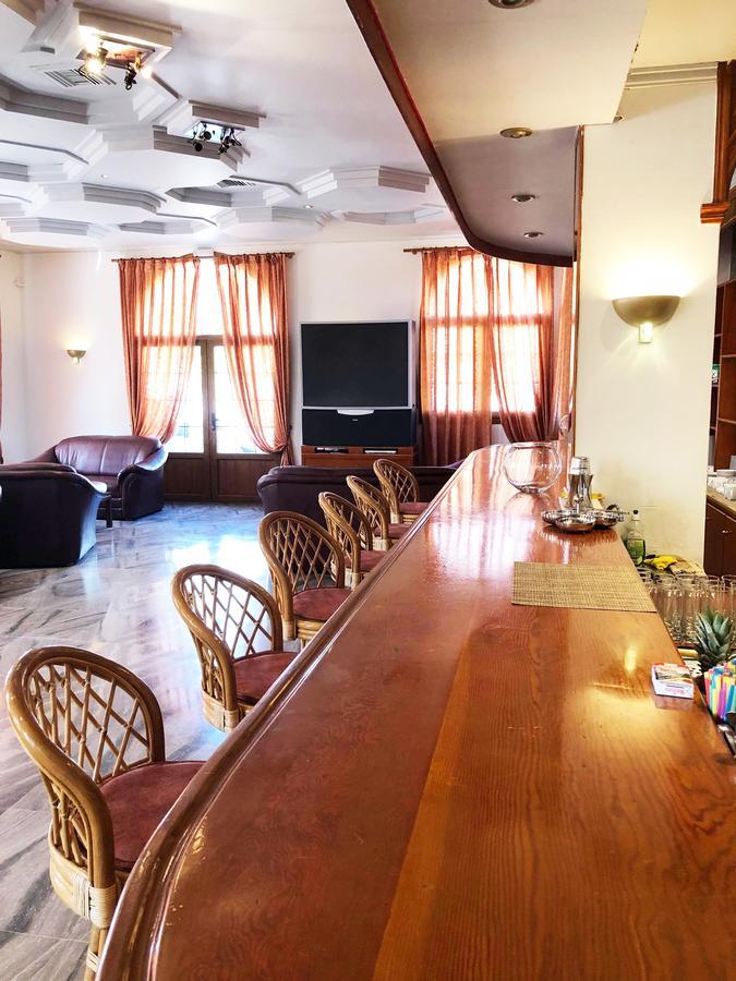 Regina Hotel Vasilatika  ภายนอก รูปภาพ